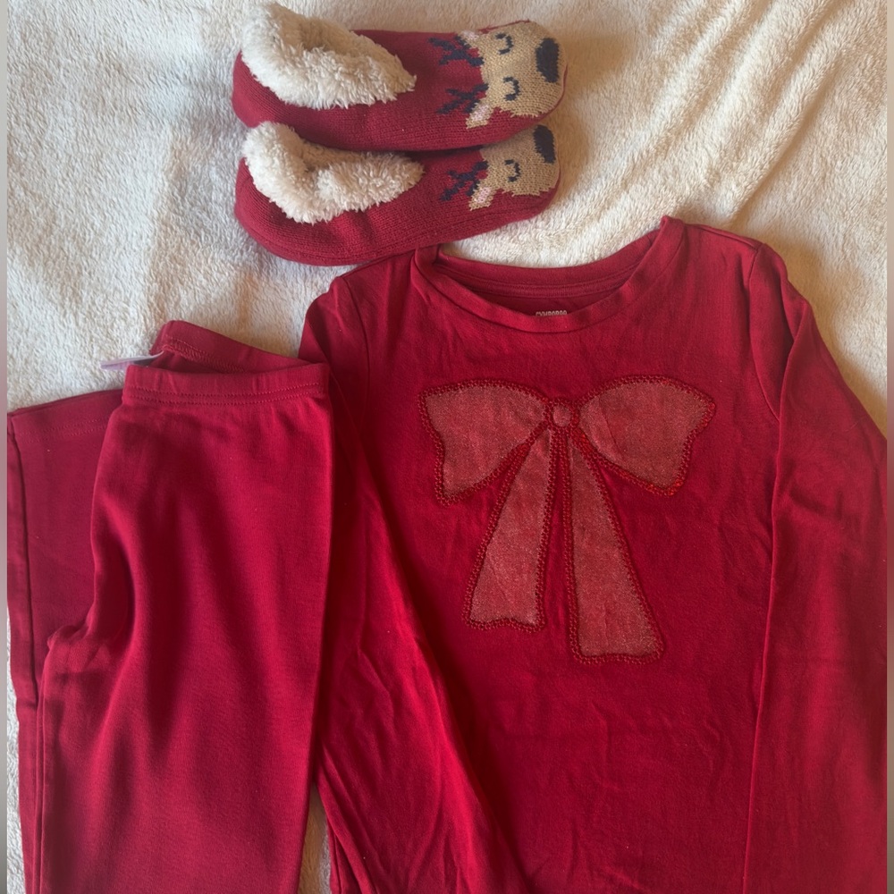 Gymboree Red Long Sleeve Tee with Bow Design, leggings and slippers (one lot)